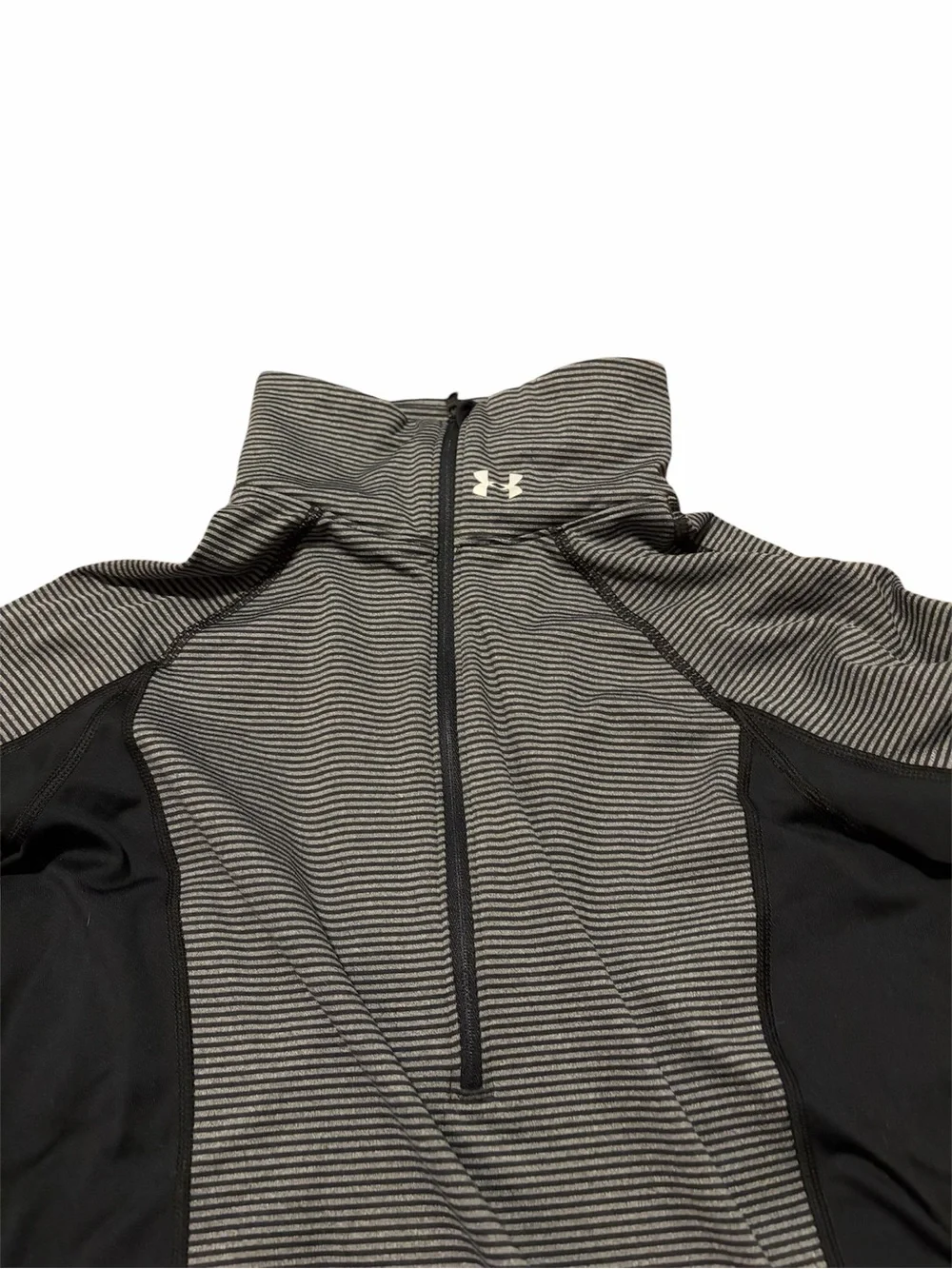 Under Armour Women’s Long Sleeve Turtleneck Pull Over Sweater